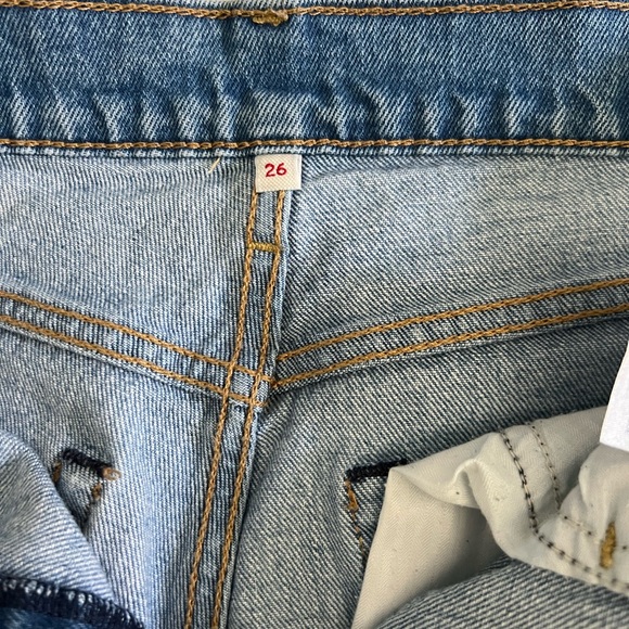 Levi’s Wedgie Straight Fit Light Wash Jeans, Size 26 - Picture 6 of 6